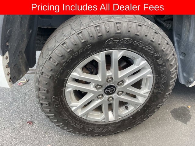 Used 2022 Toyota Tundra SR5 w/ SR5 Convenience Package AWD/4WD image 11