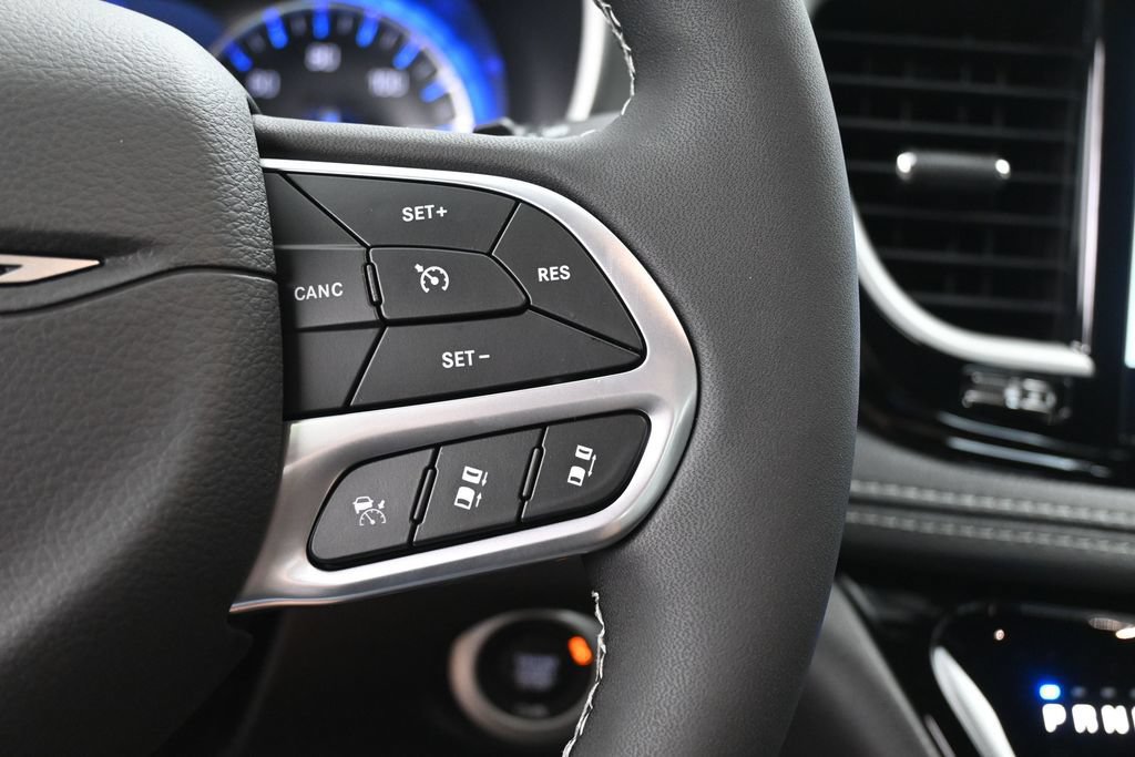 New 2027 Chrysler Pacifica Select w/ Family Tech Group FWD image 28