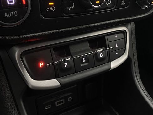 Used 2024 GMC Terrain SLE w/ Driver Convenience Package image 19