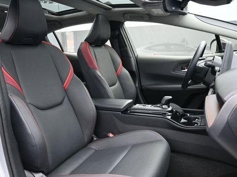 Used 2025 Toyota Prius Plug-In Hybrid image 25