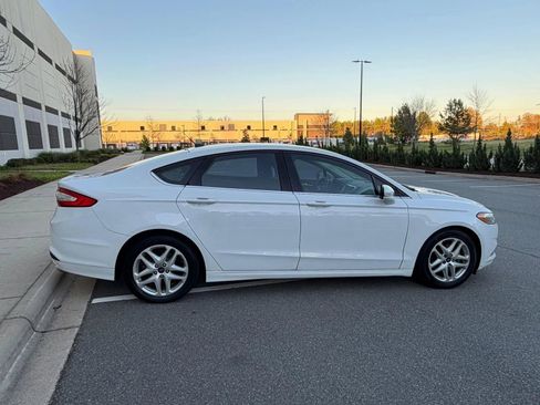 Used 2015 Ford Fusion SE FWD image 7