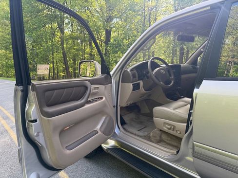 Used 2001 Toyota Land Cruiser AWD/4WD image 18