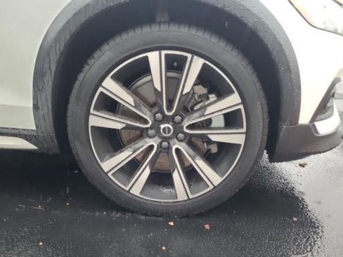 Used 2024 Volvo V60 B5 Cross Country Ultimate image 8