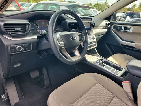 Used 2023 Ford Explorer XLT image 10
