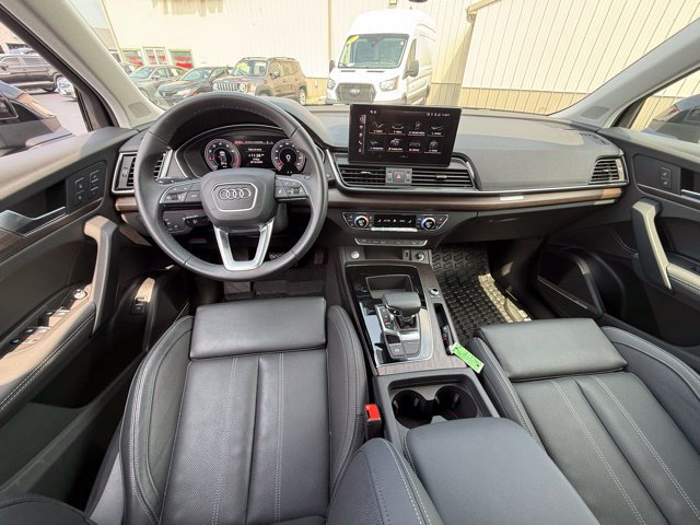 Used 2025 Audi Q5 2.0T Premium Plus w/ Premium Plus Package AWD/4WD image 10