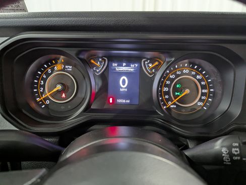 Used 2025 Jeep Wrangler Sport AWD/4WD image 16