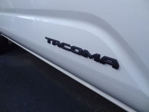 Used 2025 Toyota Tacoma TRD Sport AWD/4WD image 16