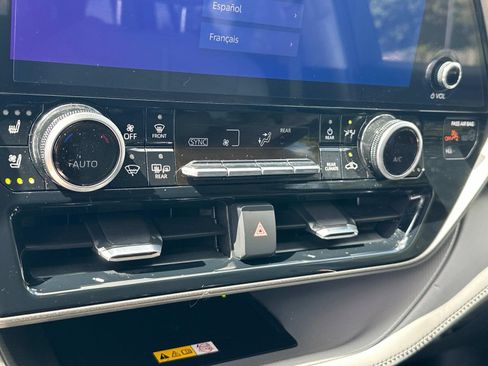 Used 2023 Toyota Highlander Limited image 10