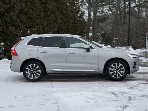 Used 2023 Volvo XC60 B5 Plus image 7