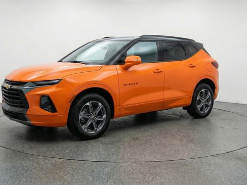 Used 2025 Chevrolet Blazer LT image 3