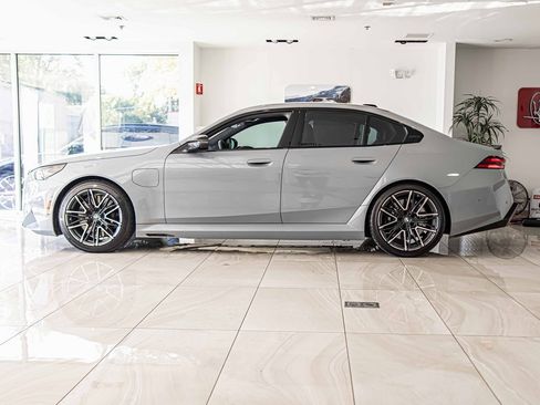Used 2025 BMW M5 w/ Carbon Package image 6