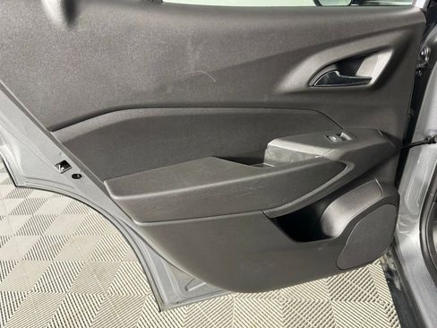 Used 2025 Chevrolet Trax LT image 23