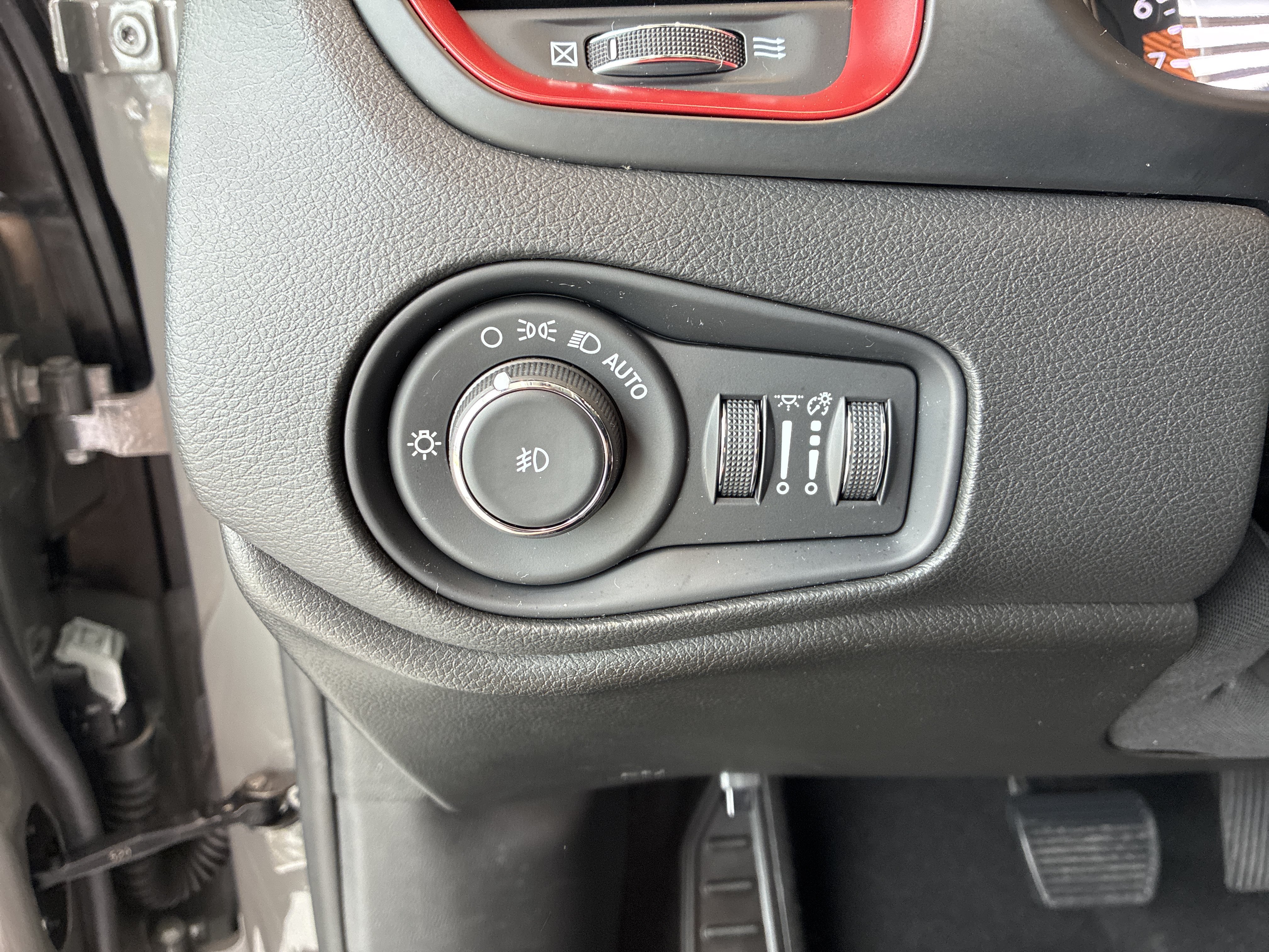 Certified 2023 Jeep Renegade Trailhawk w/ Sun/Sound Group AWD/4WD image 22
