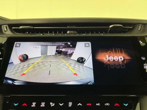Used 2026 Jeep Grand Cherokee Limited AWD/4WD image 33