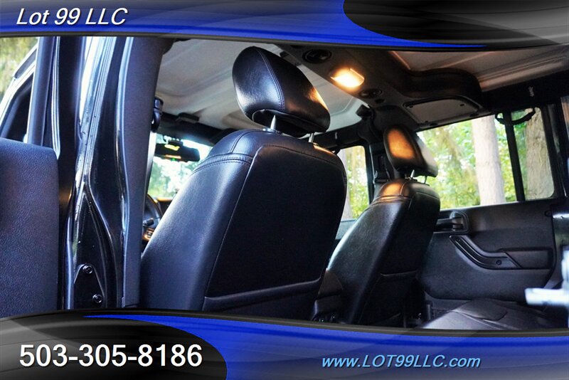 Used 2017 Jeep Wrangler Unlimited Sahara AWD/4WD image 12