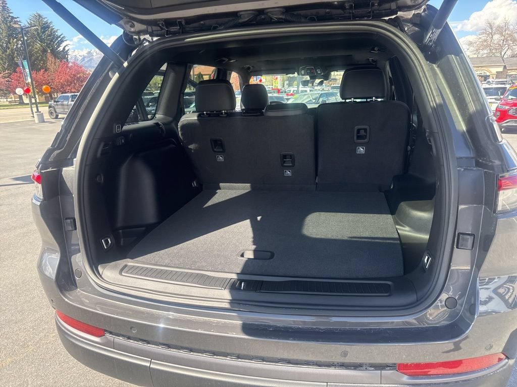 New 2026 Jeep Grand Cherokee Altitude AWD/4WD image 11