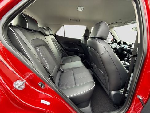 Used 2025 Hyundai Venue Limited image 29