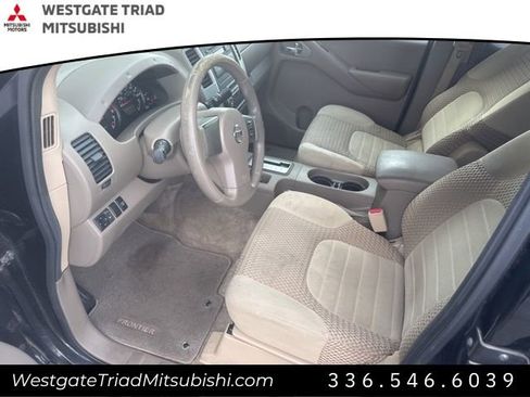 Used 2011 Nissan Frontier SV image 5