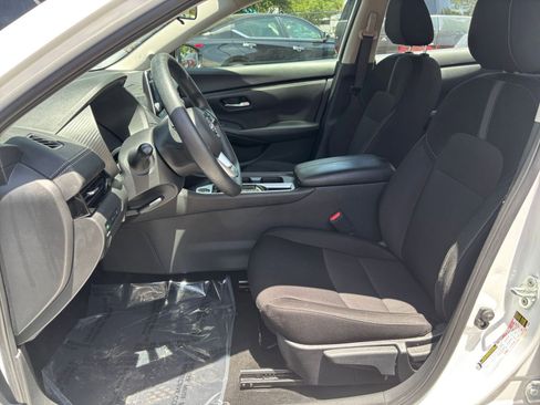 Used 2025 Nissan Sentra SV FWD image 25