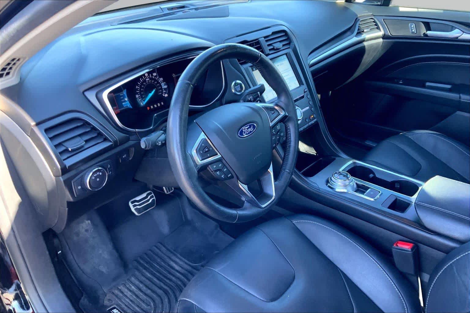 Used 2018 Ford Fusion Titanium AWD/4WD image 18