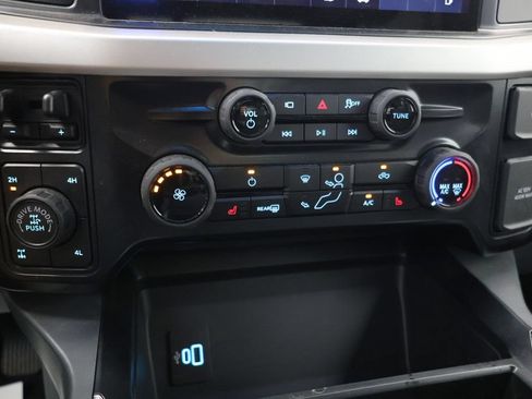 Used 2025 Ford F250 XLT w/ Black Appearance Package AWD/4WD image 13