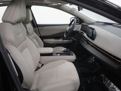 Used 2023 Nissan Ariya AWD image 10