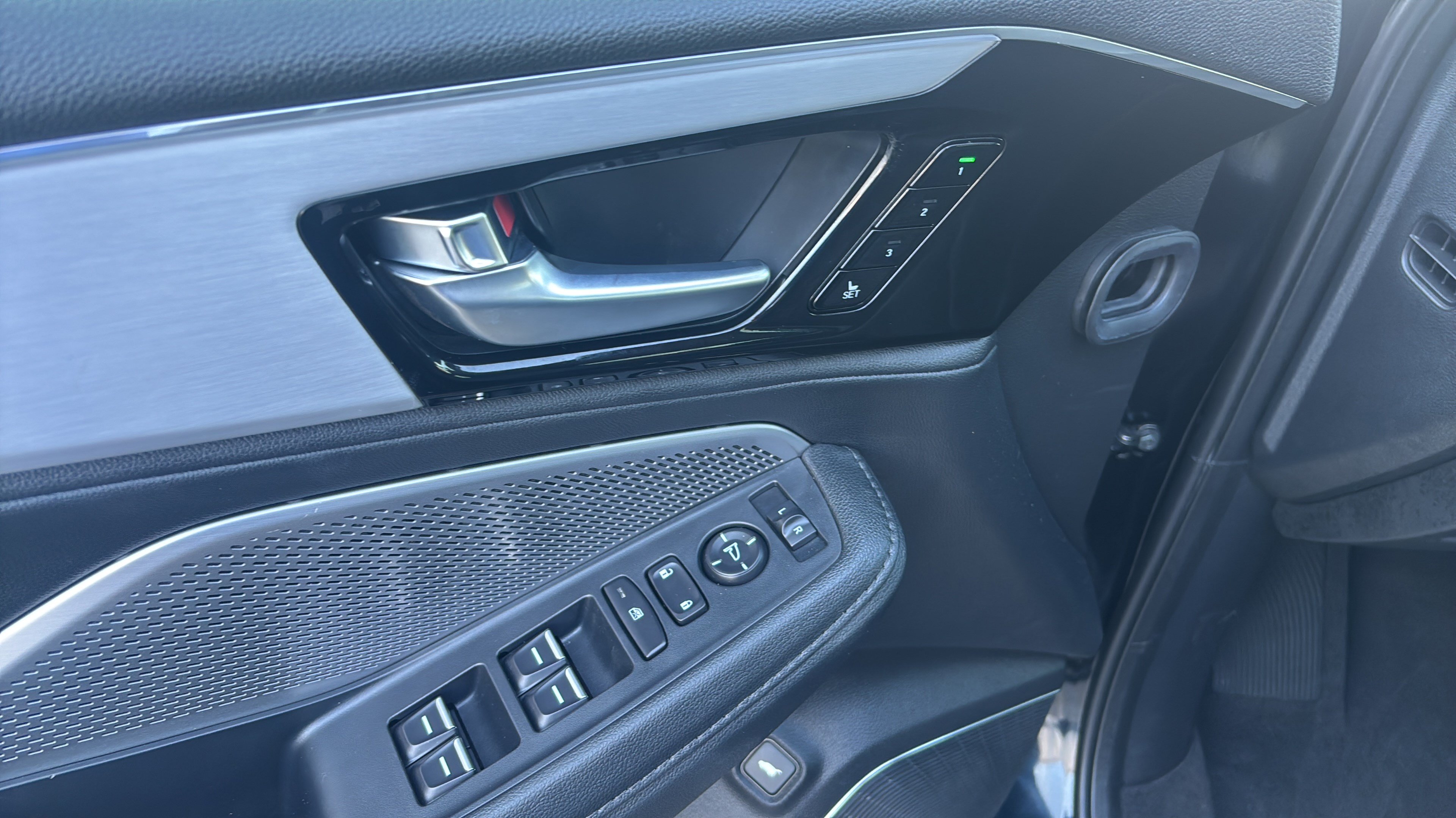 Certified 2025 Acura MDX FWD image 16