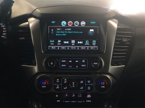 Used 2019 Chevrolet Suburban LT RWD image 13