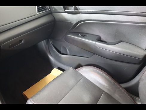 Used 2018 Hyundai Elantra Sport image 13