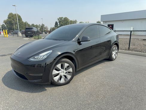 Used 2022 Tesla Model Y Long Range AWD/4WD image 33