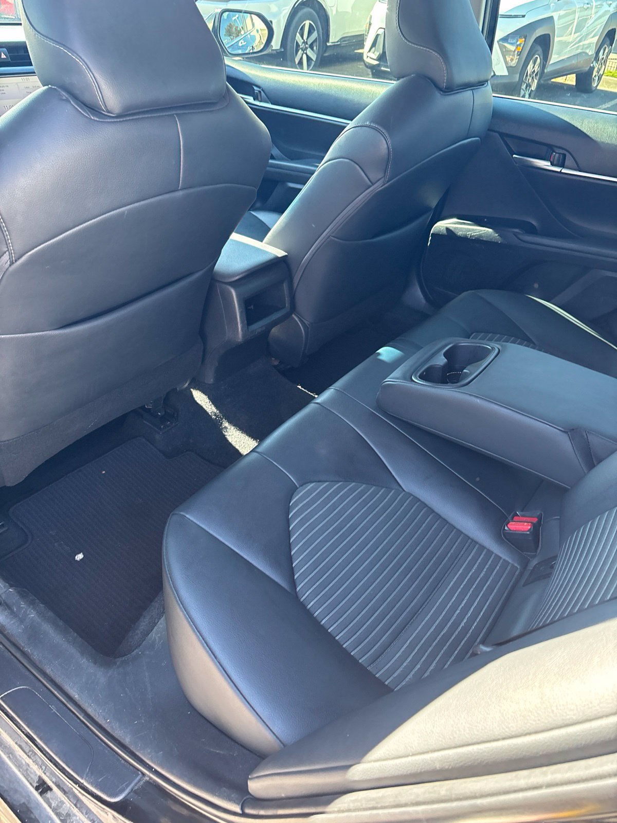 Used 2018 Toyota Camry SE FWD image 6