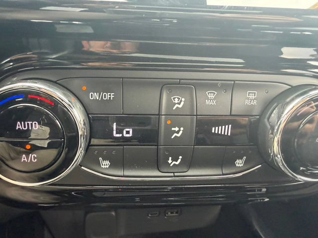 Used 2024 Chevrolet Trax RS w/ Sunroof Package FWD image 17