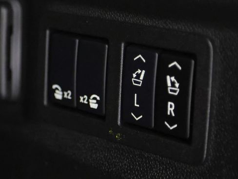 Used 2025 GMC Yukon AT4 w/ AT4 Premium Package AWD/4WD image 14