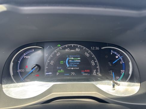 Used 2022 Toyota RAV4 SE w/ Weather & Moonroof Package AWD/4WD image 15