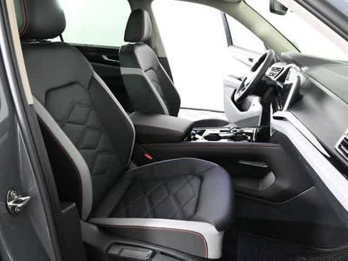 New 2026 Volkswagen Atlas Peak Edition image 14