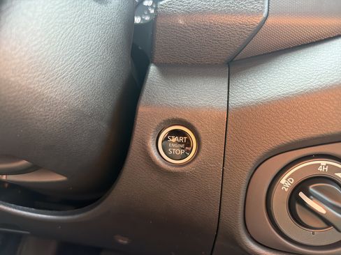 Used 2024 Nissan Frontier SL AWD/4WD image 18