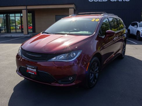 Used 2020 Chrysler Pacifica Touring-L w/ Advanced Safetytec Group AWD/4WD image 3