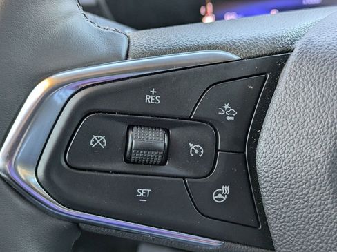 Used 2025 Chevrolet Trax LT w/ LT Convenience Package image 17