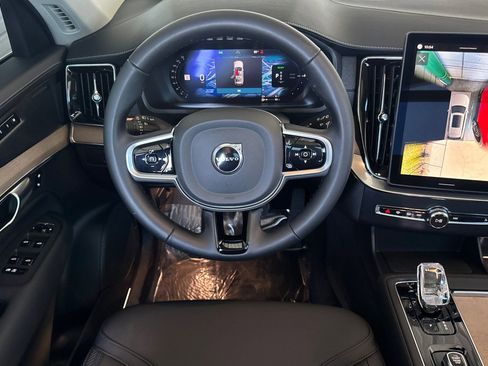 Used 2025 Volvo XC90 T8 Plus w/ Protection Package Premier image 17