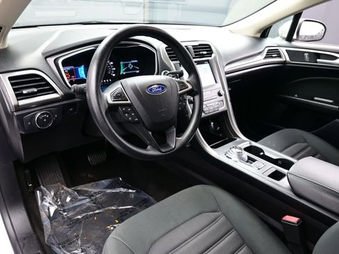 Used 2019 Ford Fusion SE image 13