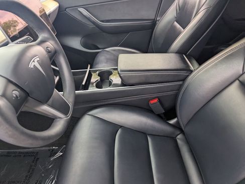 Used 2020 Tesla Model Y Long Range image 31