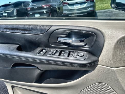 Used 2018 Dodge Grand Caravan SE FWD image 13