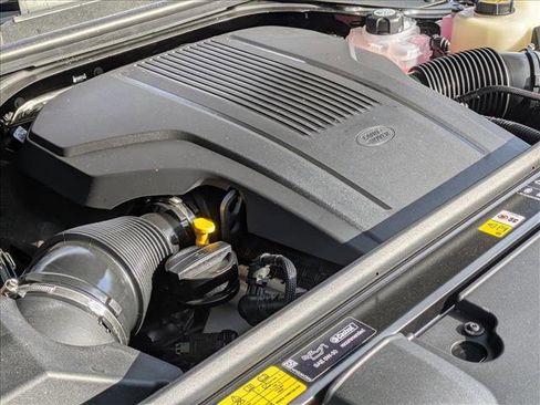 New 2025 Land Rover Range Rover SE image 19