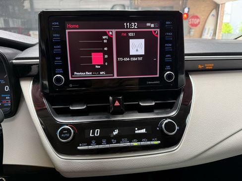 Used 2022 Toyota Corolla LE FWD image 19