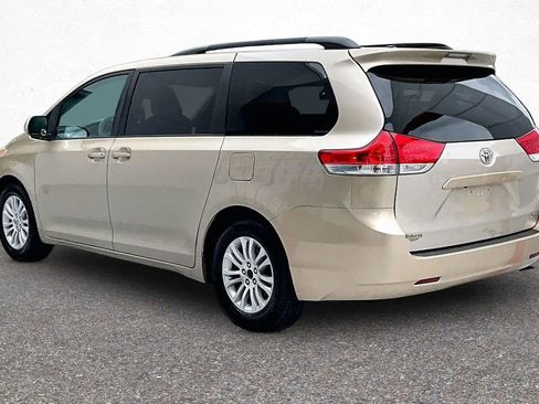 Used 2013 Toyota Sienna XLE FWD image 5
