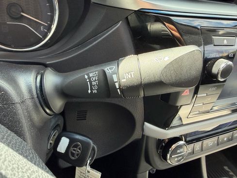 Used 2015 Toyota Corolla LE FWD image 26