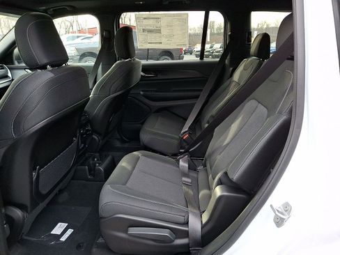 New 2025 Jeep Grand Cherokee L Laredo image 6