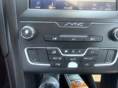 Used 2020 Ford Fusion SE w/ Equipment Group 151A FWD image 14
