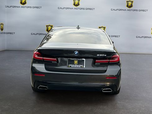 Used 2023 BMW 530e w/ Premium Package image 6