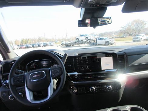 New 2026 GMC Sierra 1500 SLE image 15